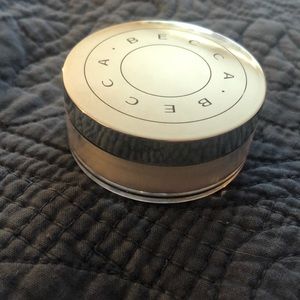 Becca under eye brightening powder